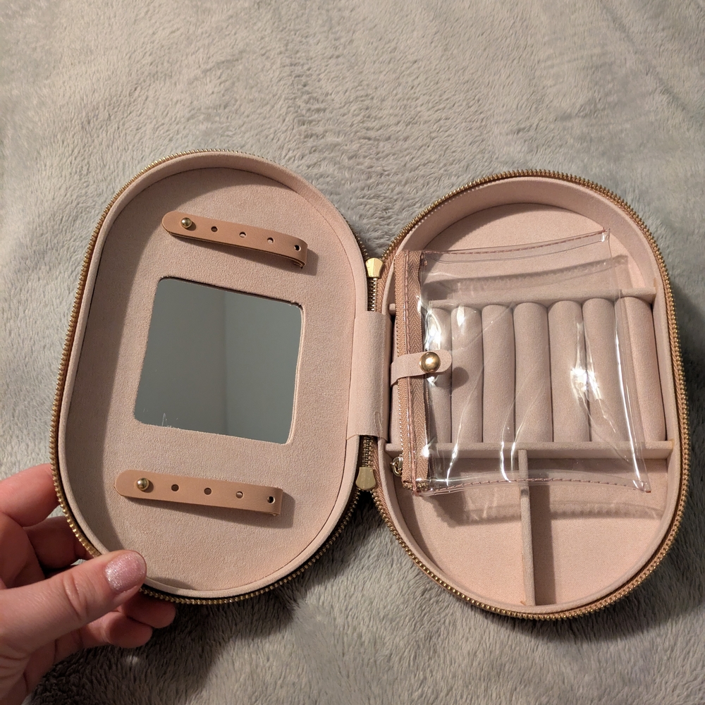 Elegant Cream Jewelry Case